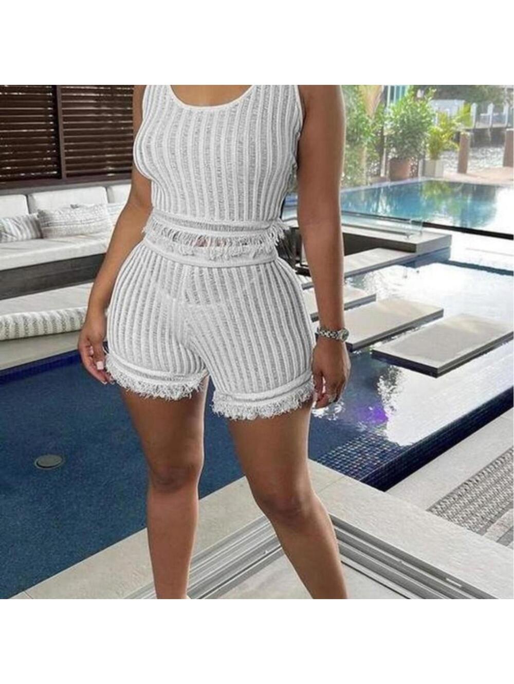UNIQUE WHITE BADDIE SHORT SET